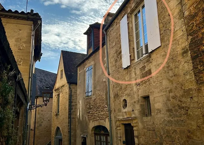 Le Brou, De Caractere Du Centre Historique De Daire *
